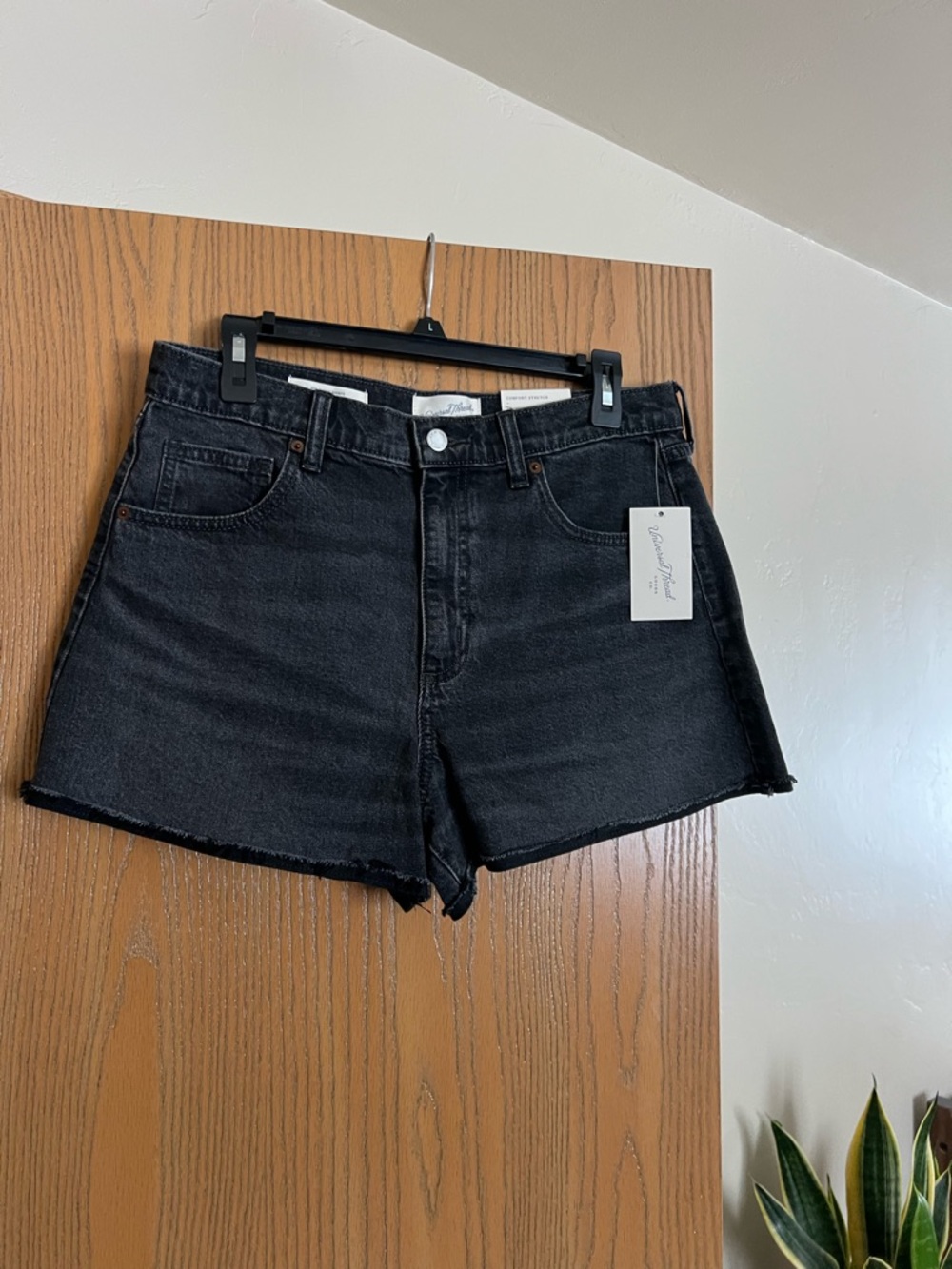 Universal Threads Black Denim 90s Cutoff Shorts (NWT)